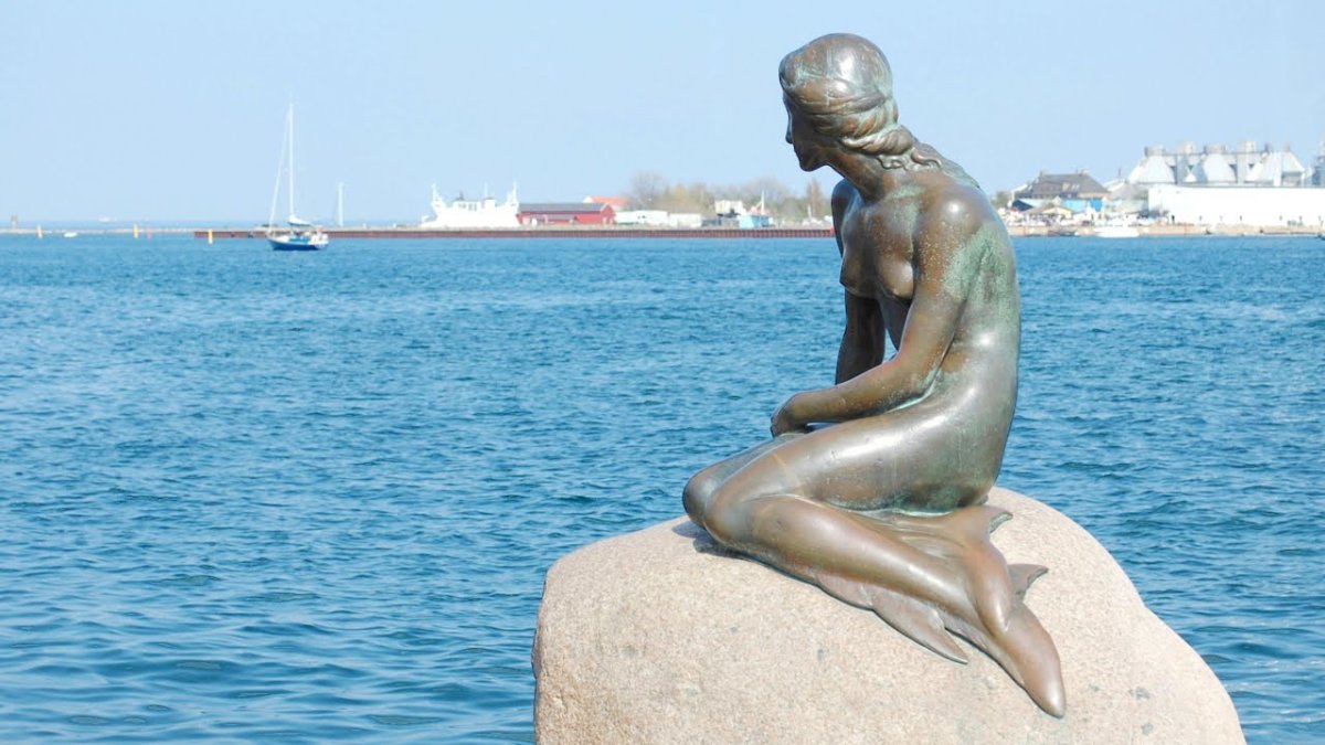 Статуя Русалочки (the little Mermaid)