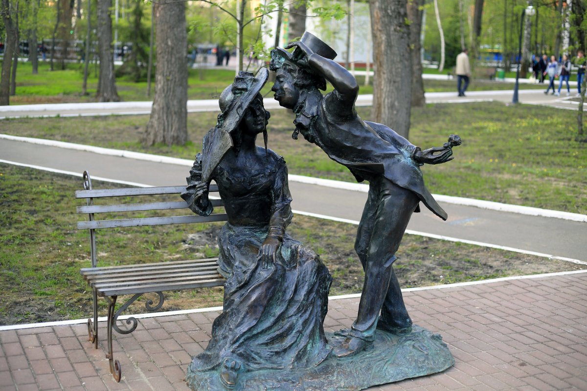 Влюбленные памятник в Екатеринбурге