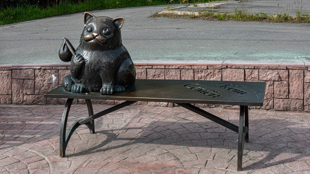 Памятник коту семёну в Мурманске
