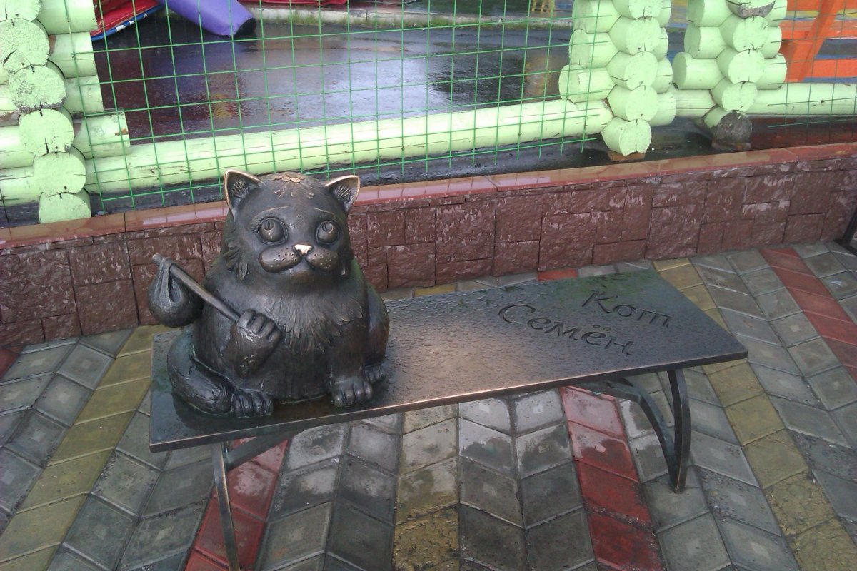 Памятник коту в Мурманске