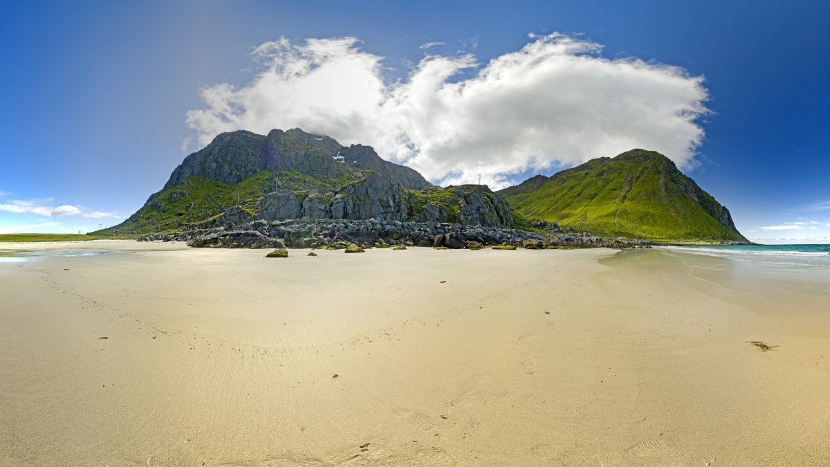 Море горы пляж