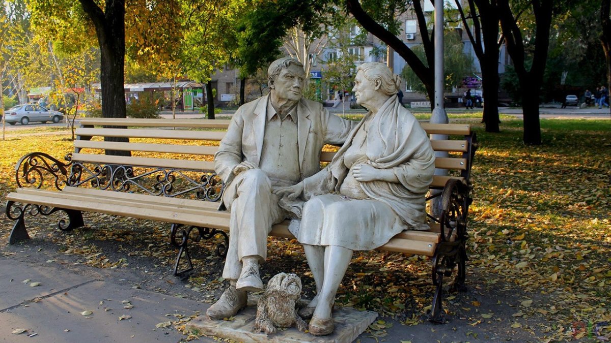 Ташкент памятник скамейка