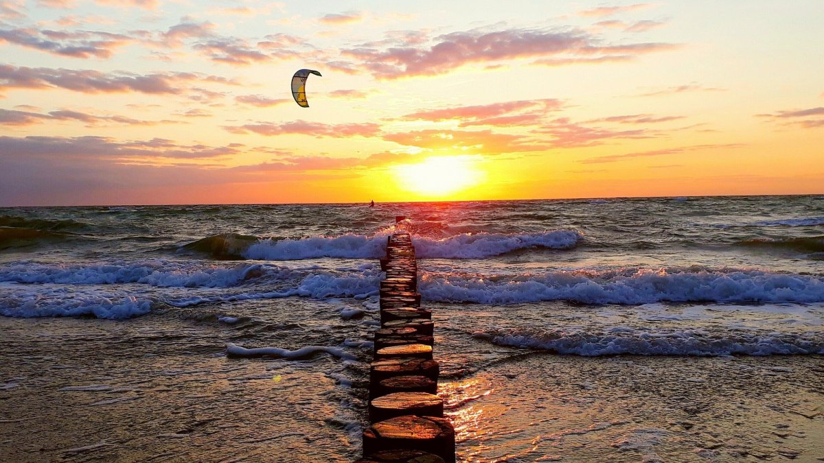 Закат на Янтарном море