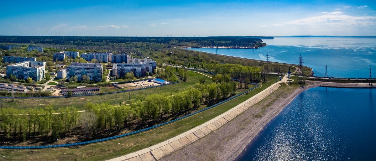 Дамба в Ульяновске на Волге