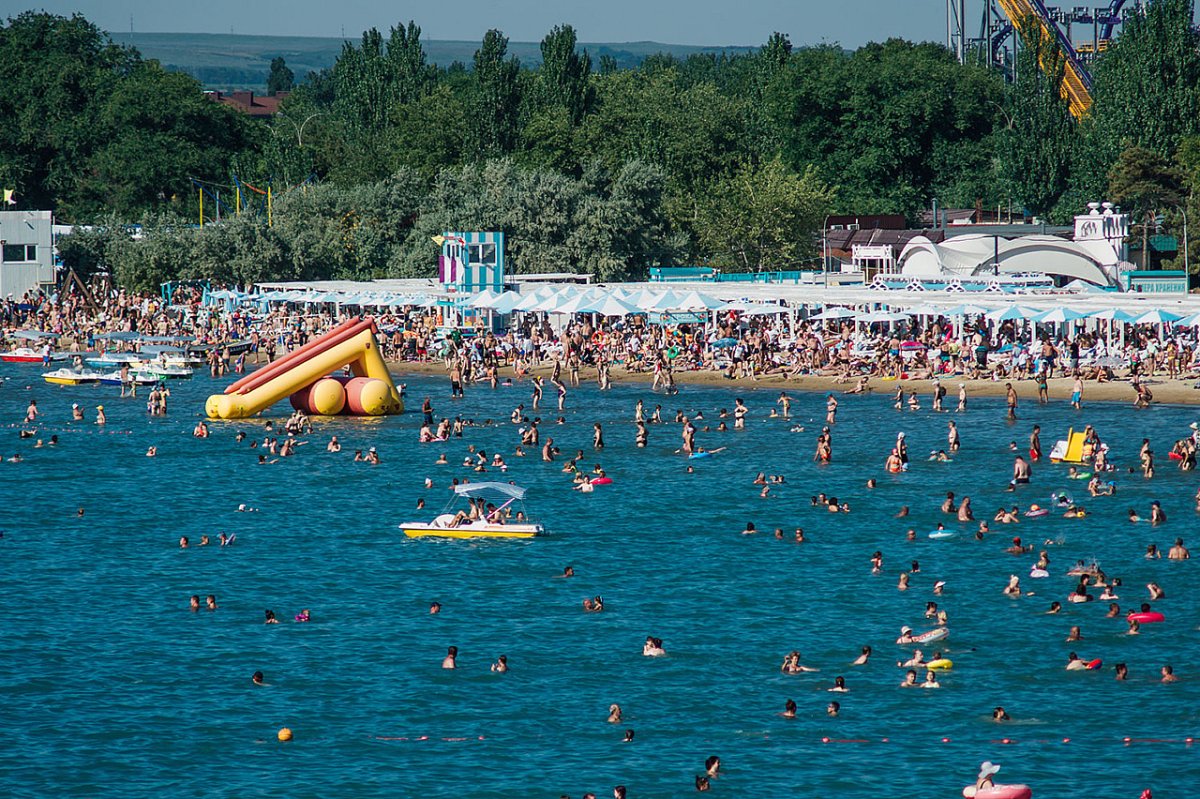 Черное море пляж люди