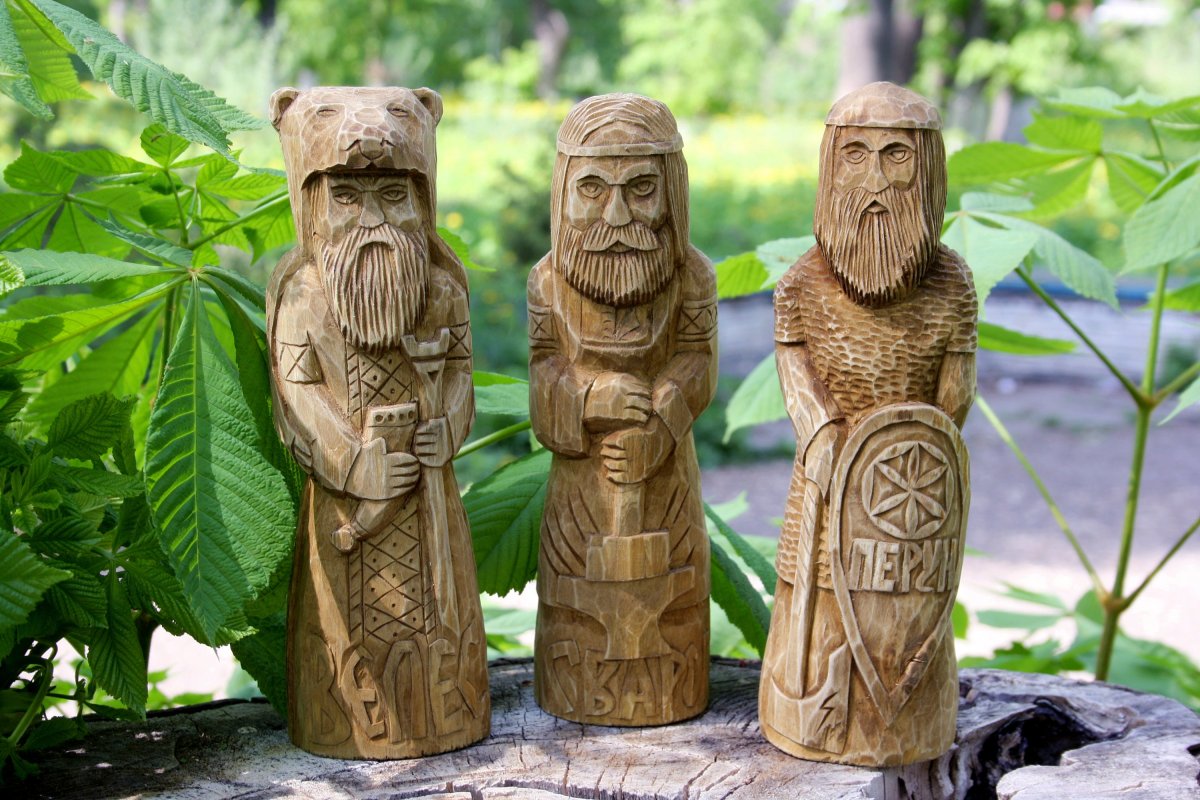 Велес деревянная скульптура