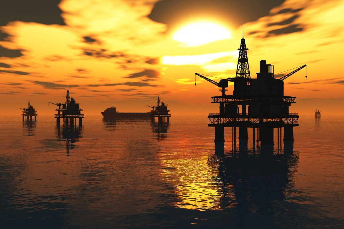 Нефтяные вышки на закате