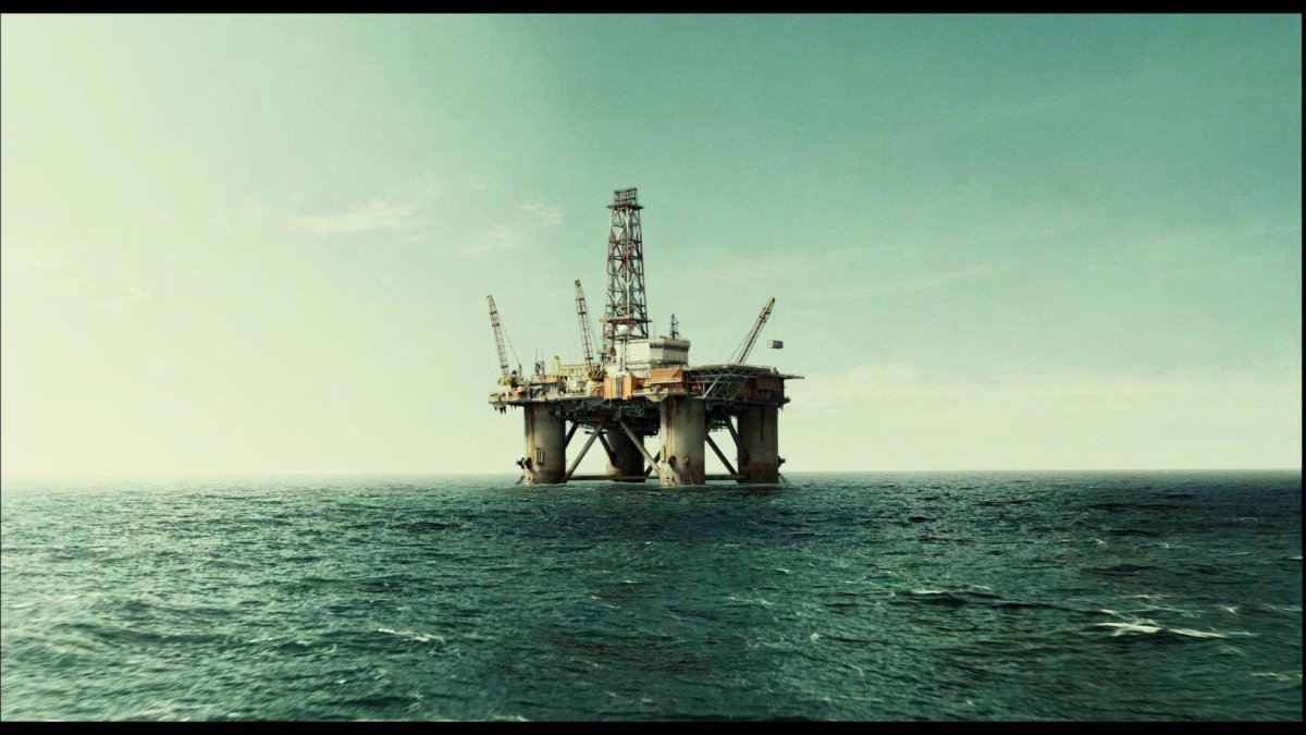 Нефтяная вышка в тумане