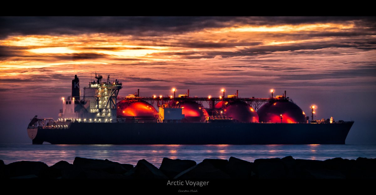 Море закат танкеры