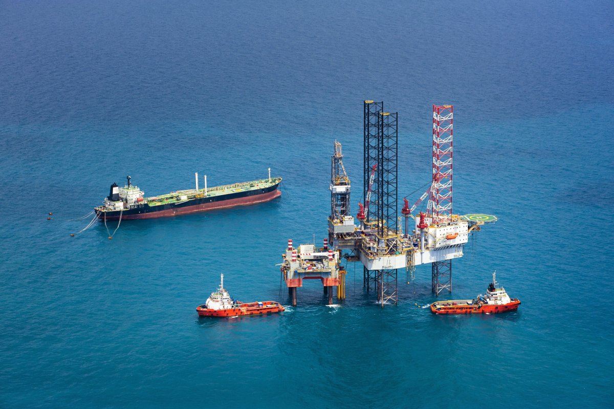Нефтедобывающая платформа персидский залив