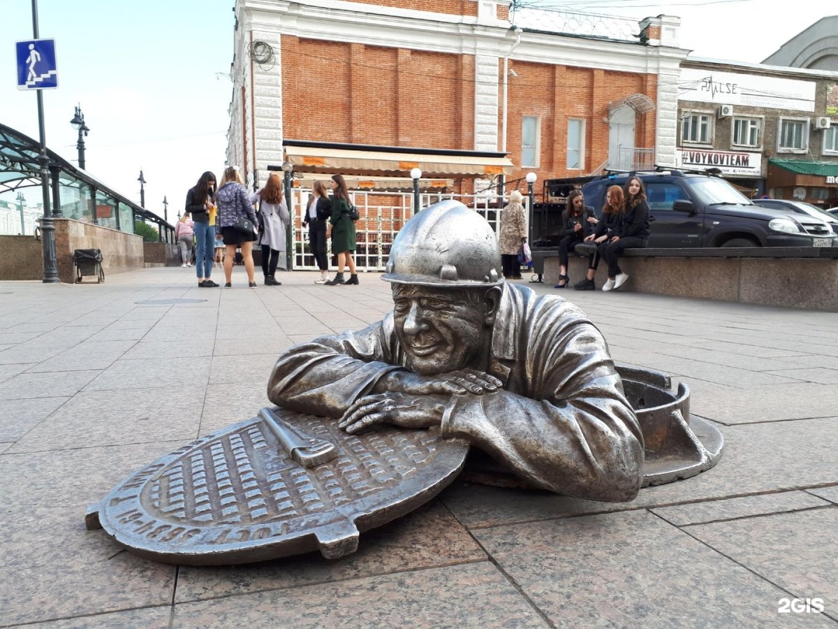 Памятник слесарь Степаныч Омск