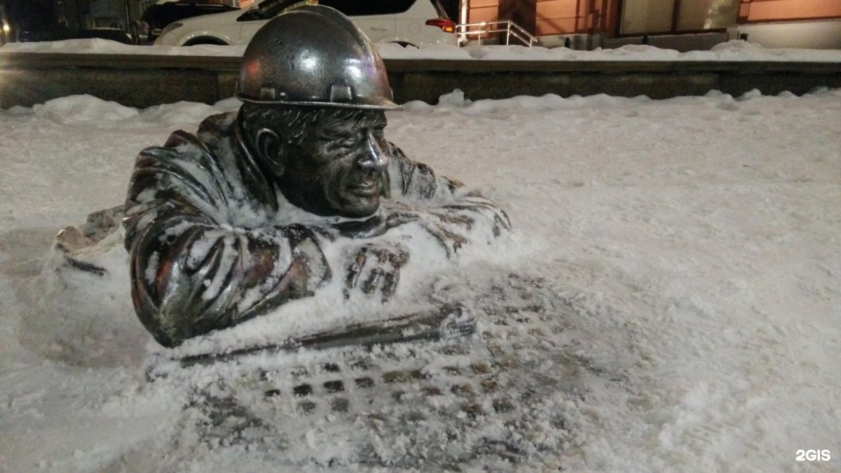 Памятник слесарю Степанычу в Омске