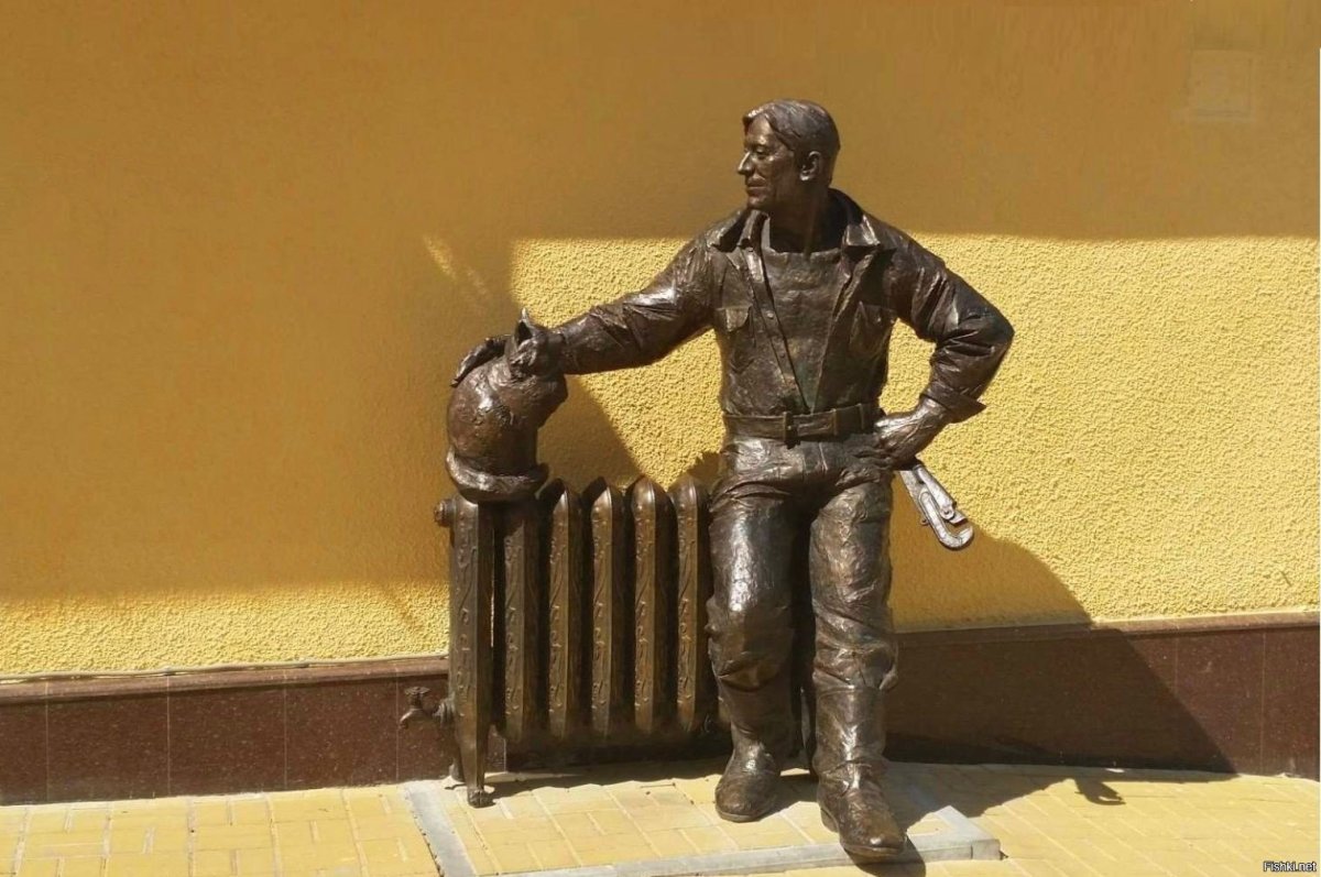 Памятник сантехнику в Ростове на Дону