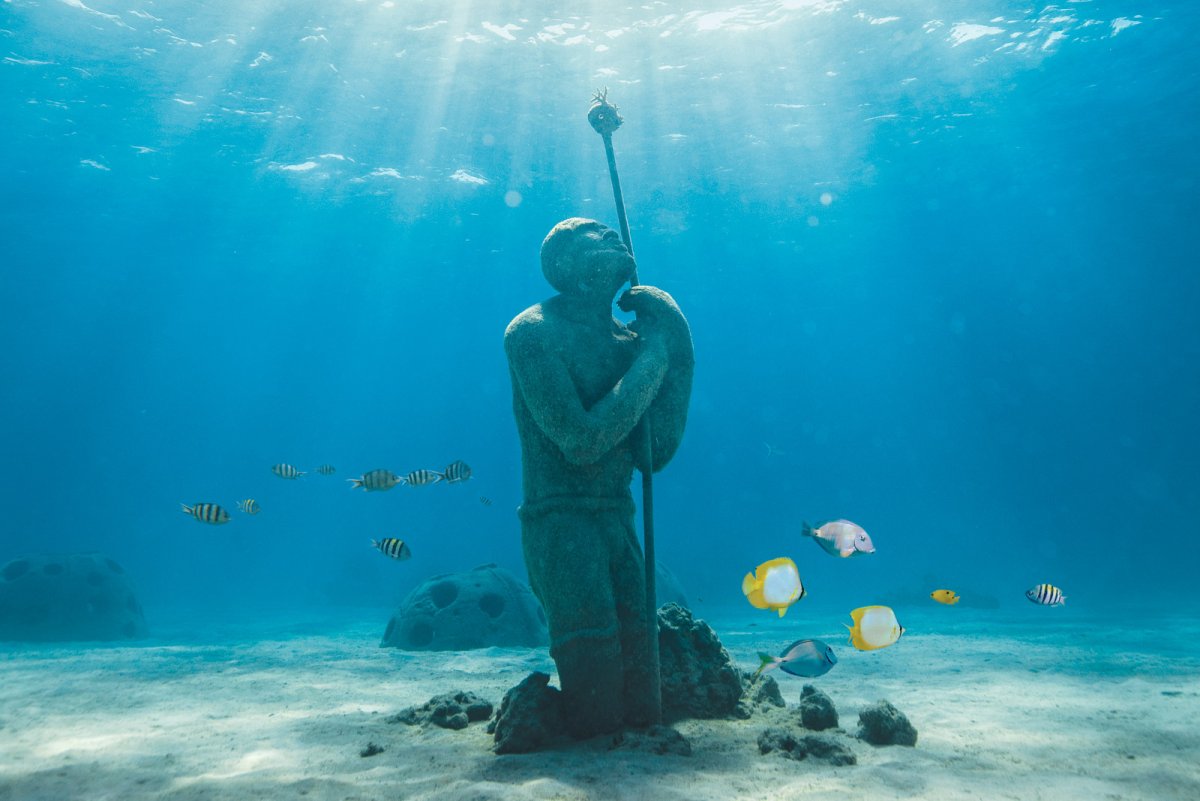 Lucas Underwater мен Деда