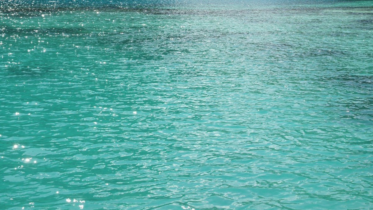 Бирюзовая вода