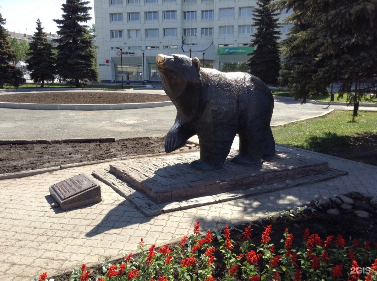 Памятник медведю в Перми