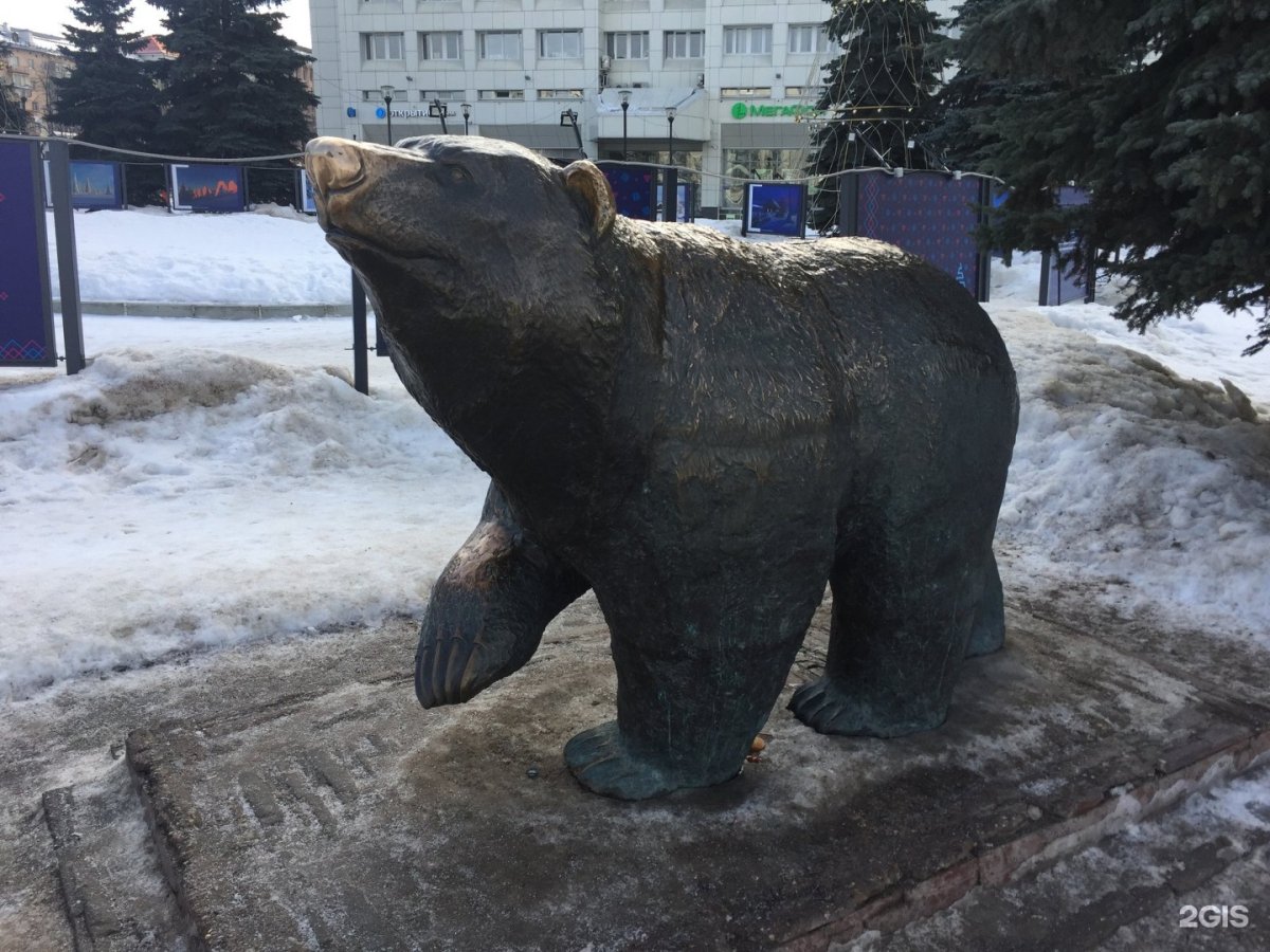 Памятник медведю в Перми