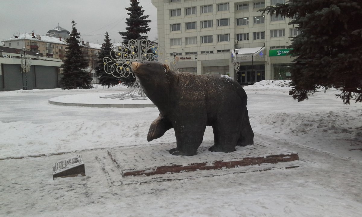 Пермский медведь памятник зимой