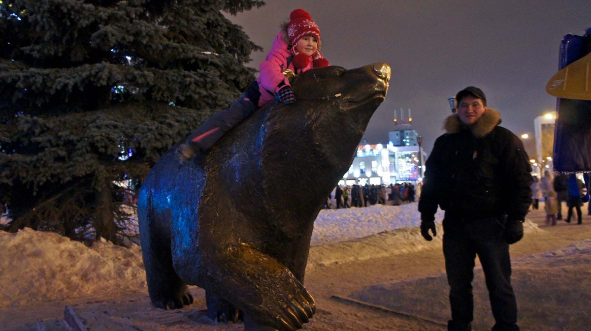 Медведь у ЦУМА Пермь