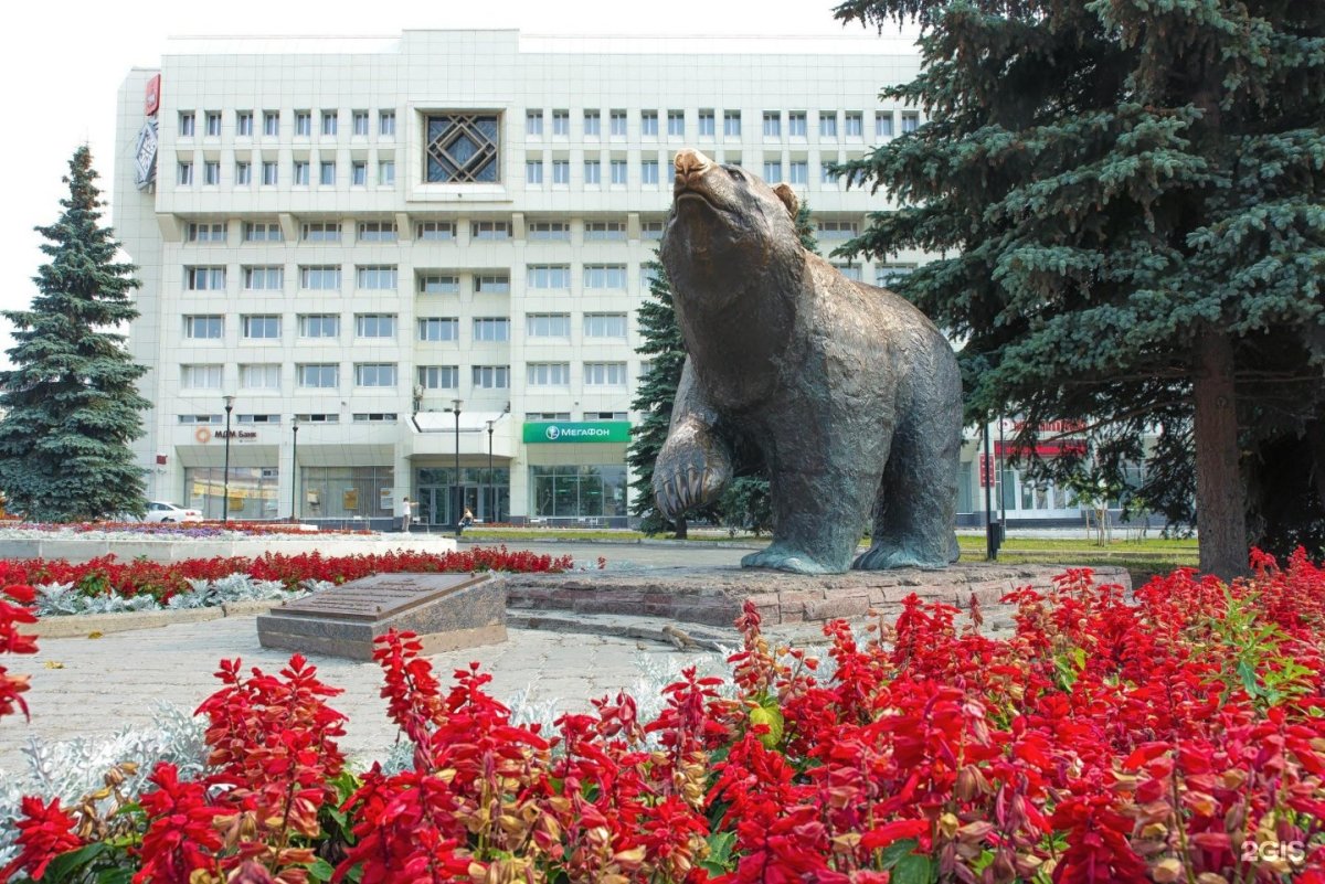 Памятник медведю в Перми