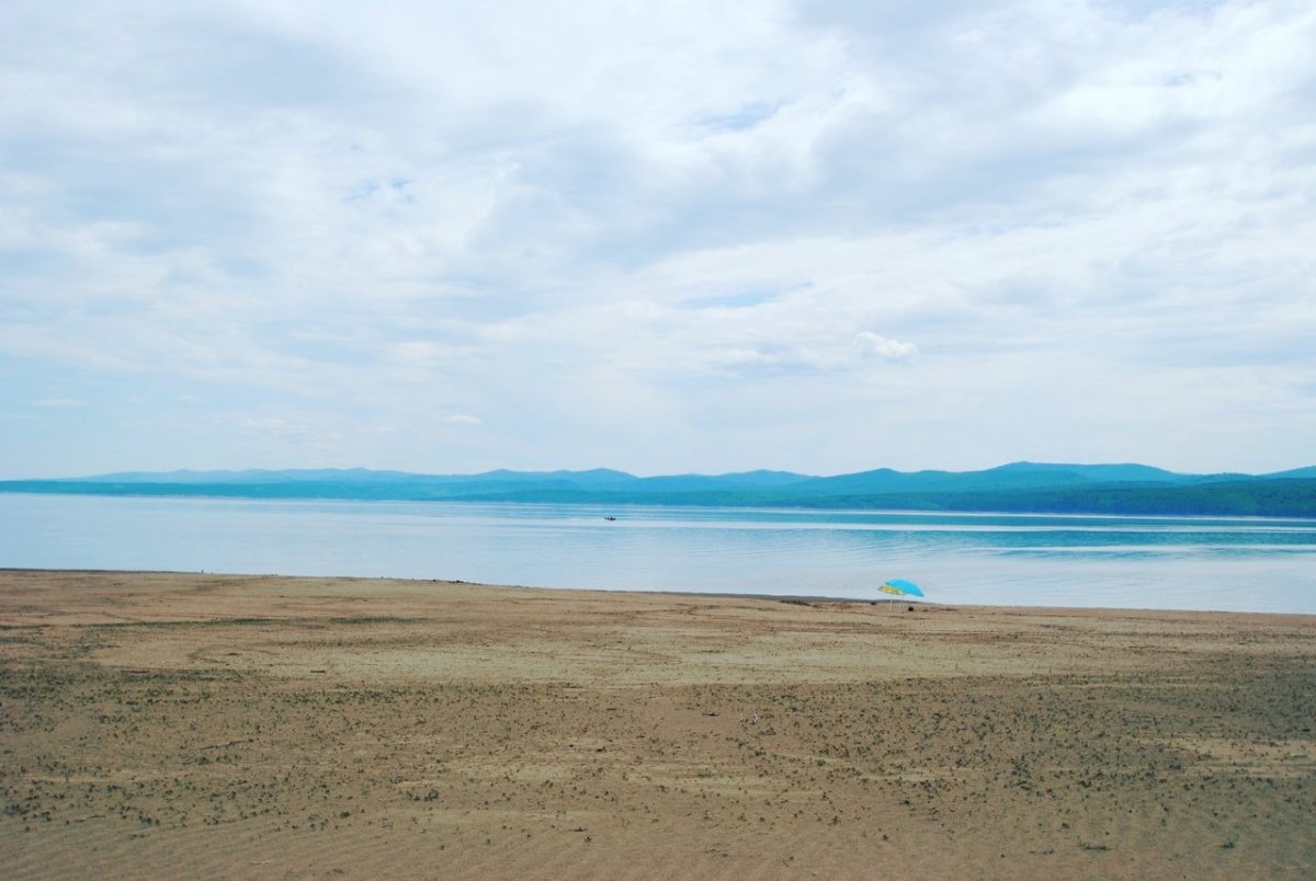 Песчаный мыс Красноярское море