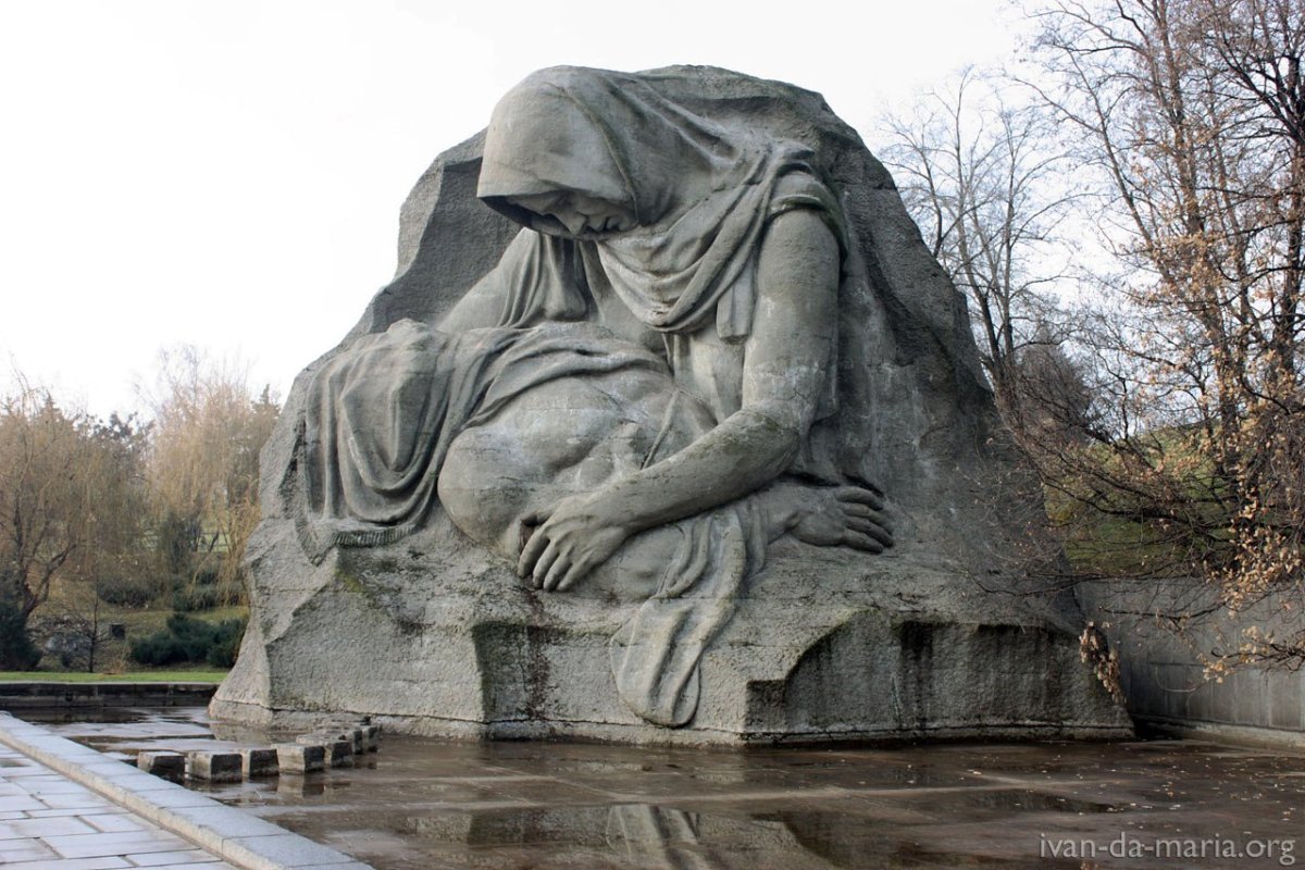 Мамаев Курган Скорбящая мать