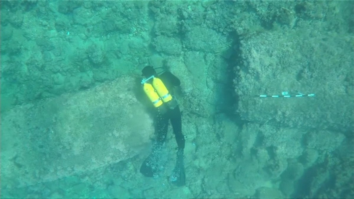 Дно Средиземного моря без воды