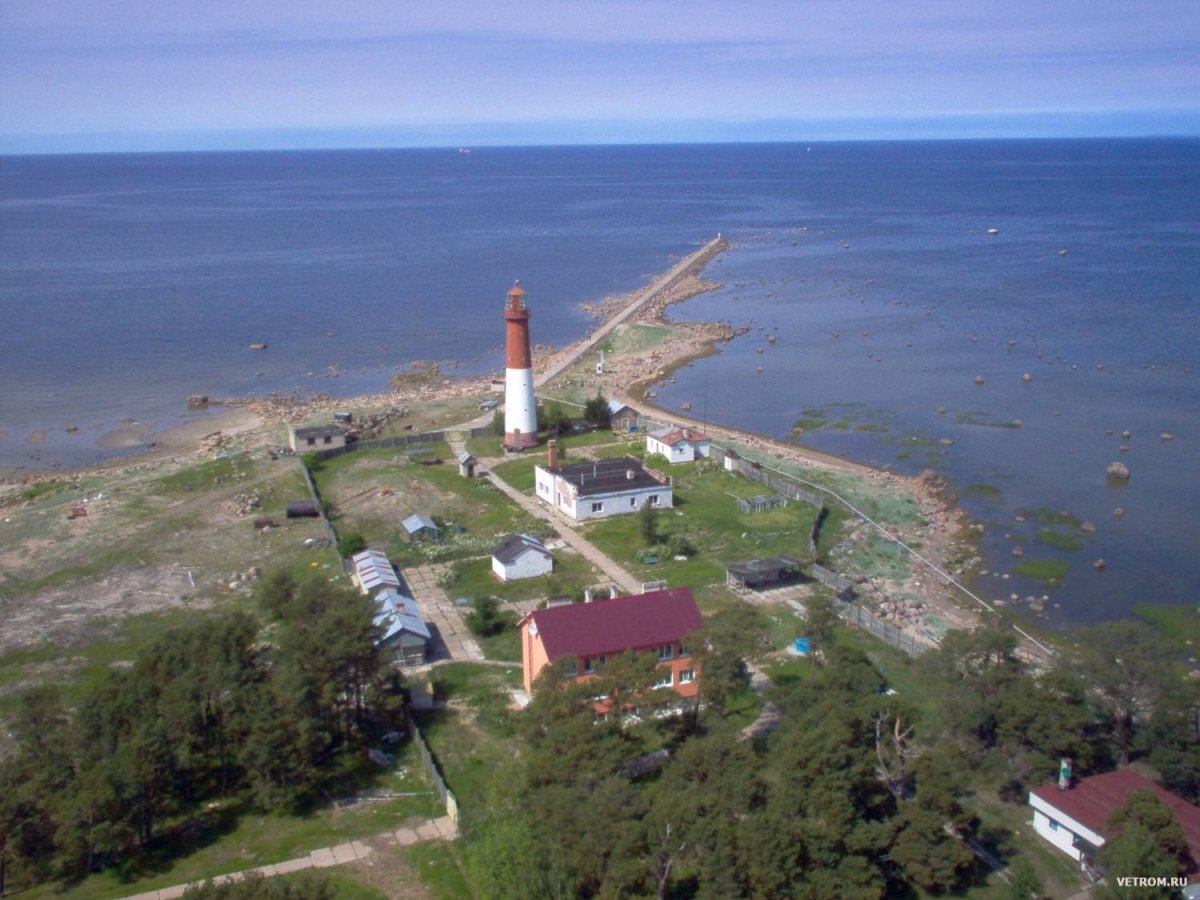 Маяк на острове Сескар