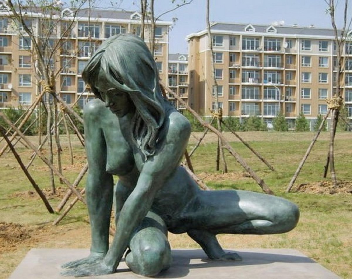 Памятник женской любознательности Терри Ален),