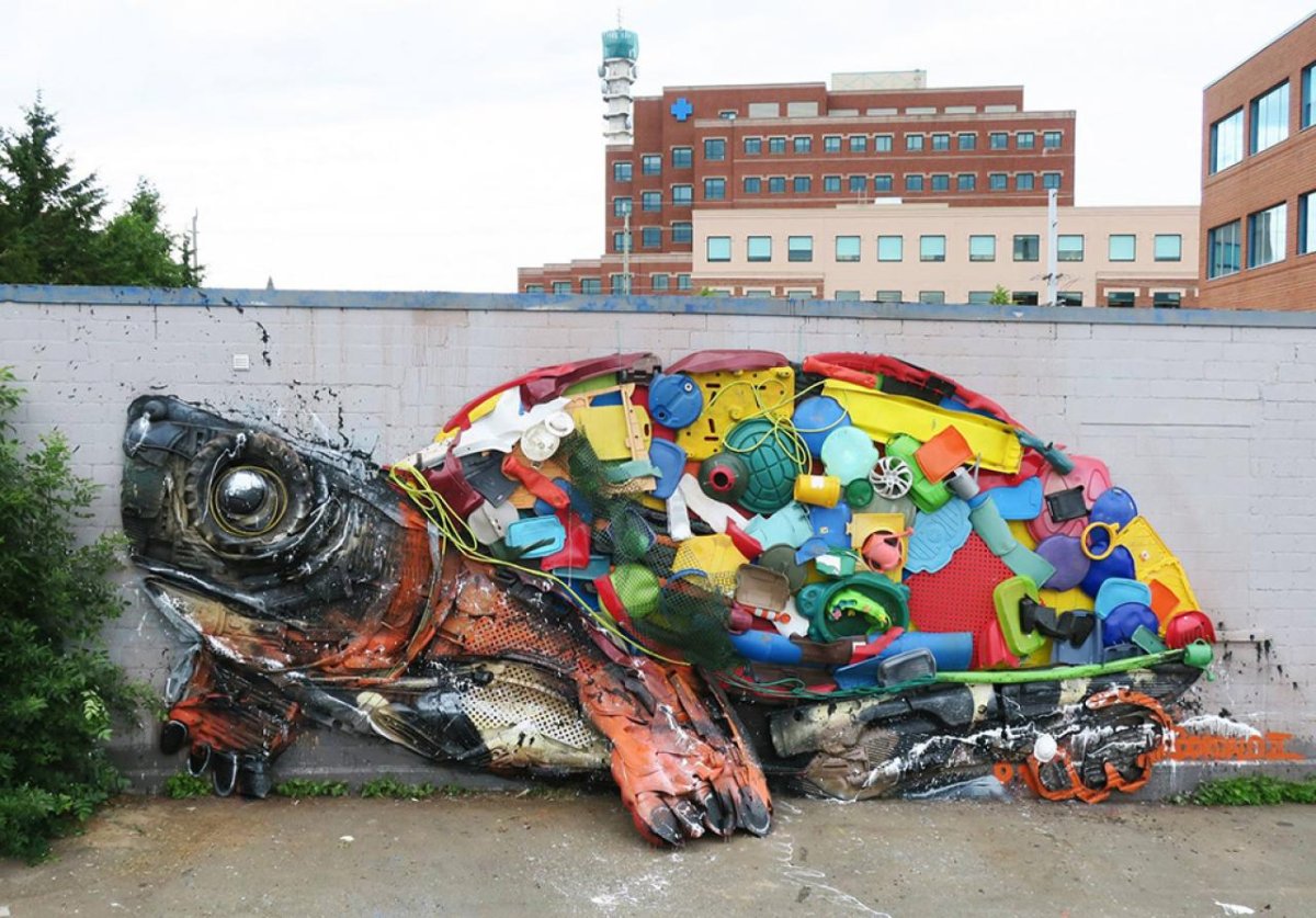 Стрит-арт художник Bordalo II