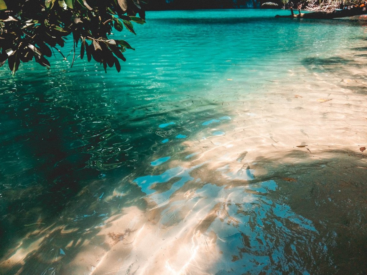 Лазурная вода