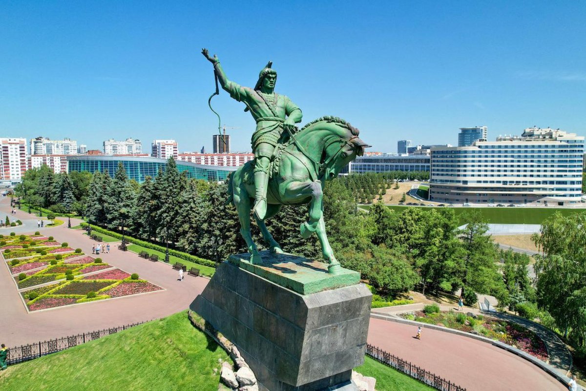 Статуя Салавата Юлаева в Уфе