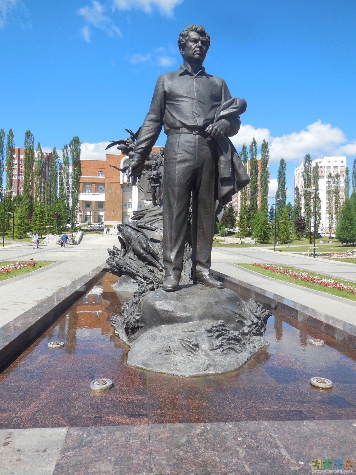 Памятник Мустаю Кариму