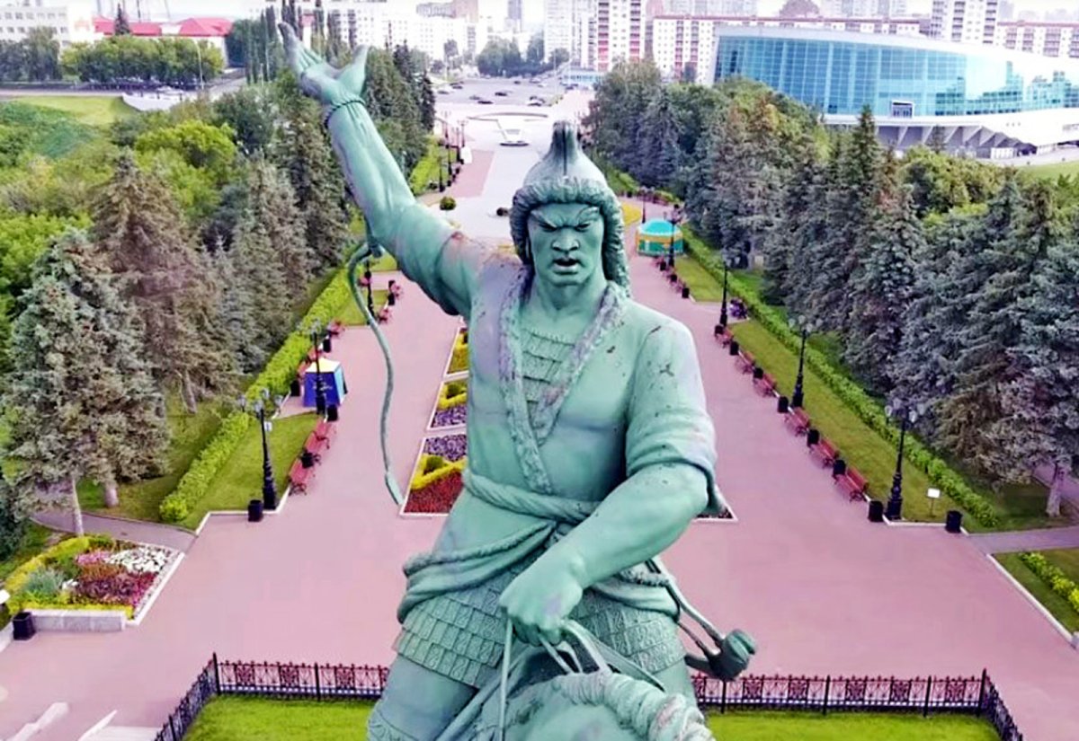 Салават Юлаев статуя