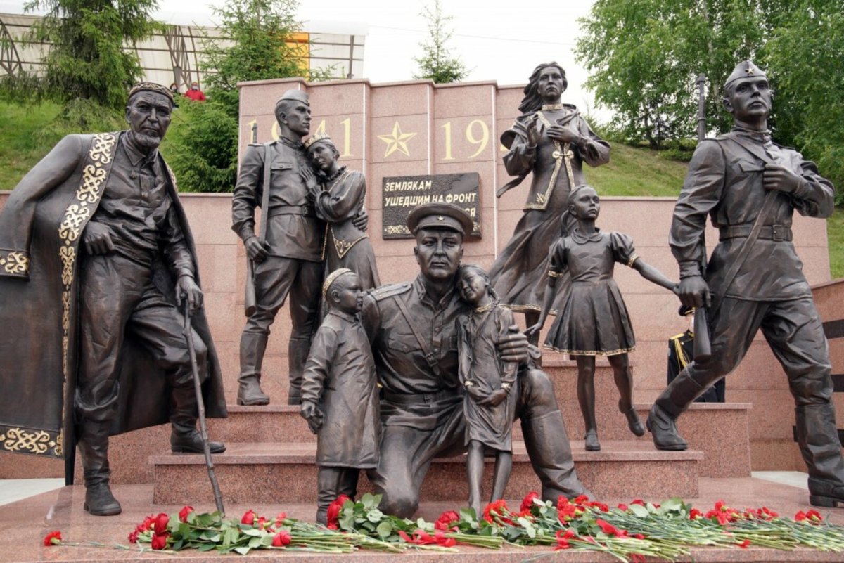 Памятник землякам ушедшим на фронт