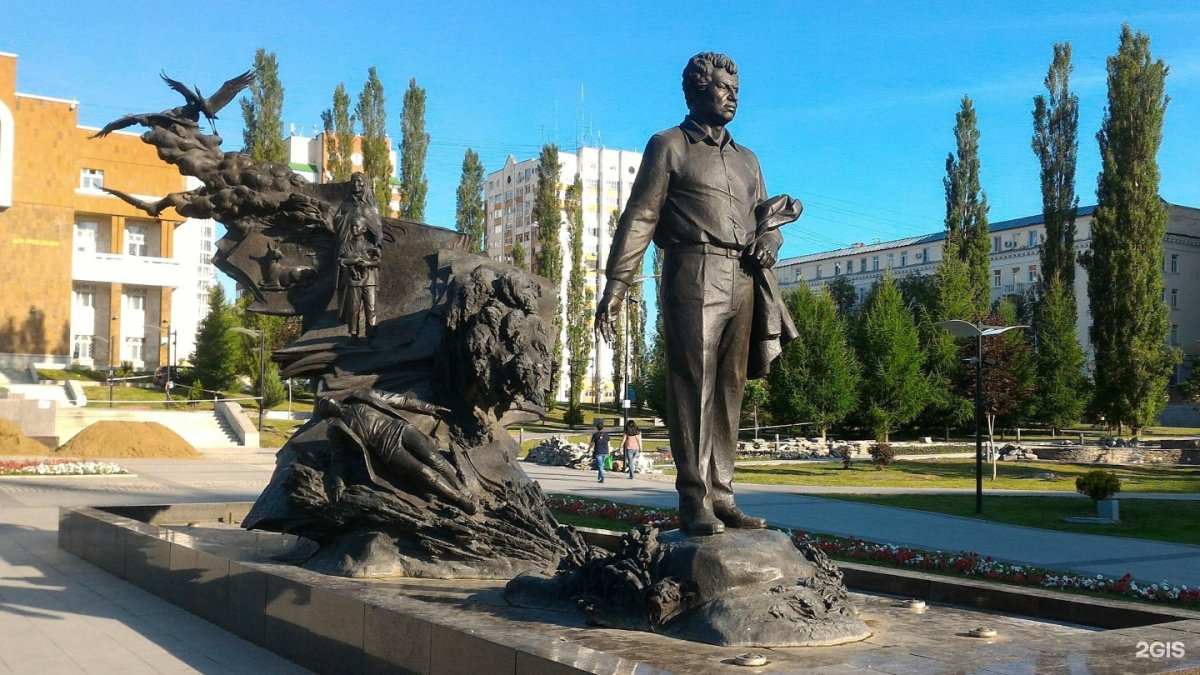 Памятник Мустаю Кариму