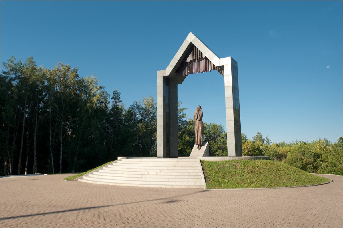 Памятник Скорбящей матери Уфа