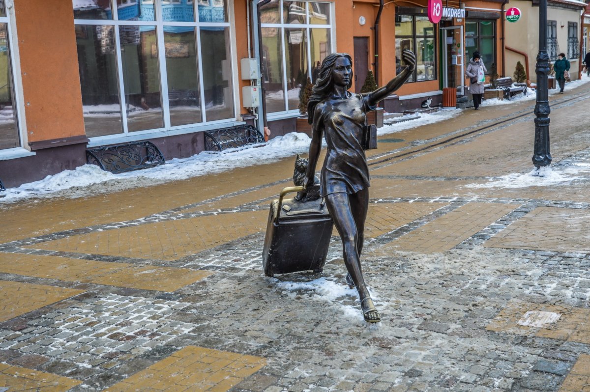 Памятник курортница в Зеленоградске