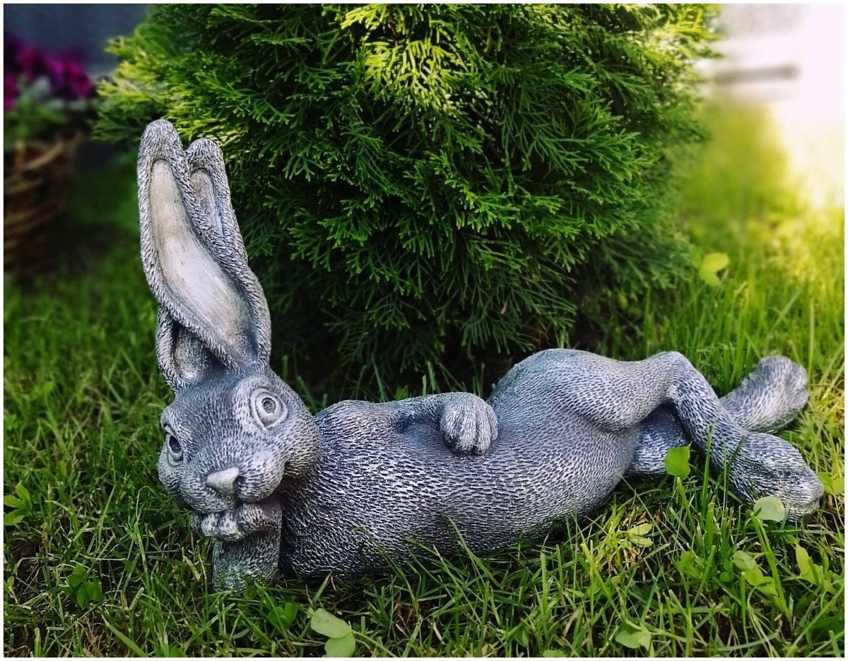 Садовая скульптура заяц