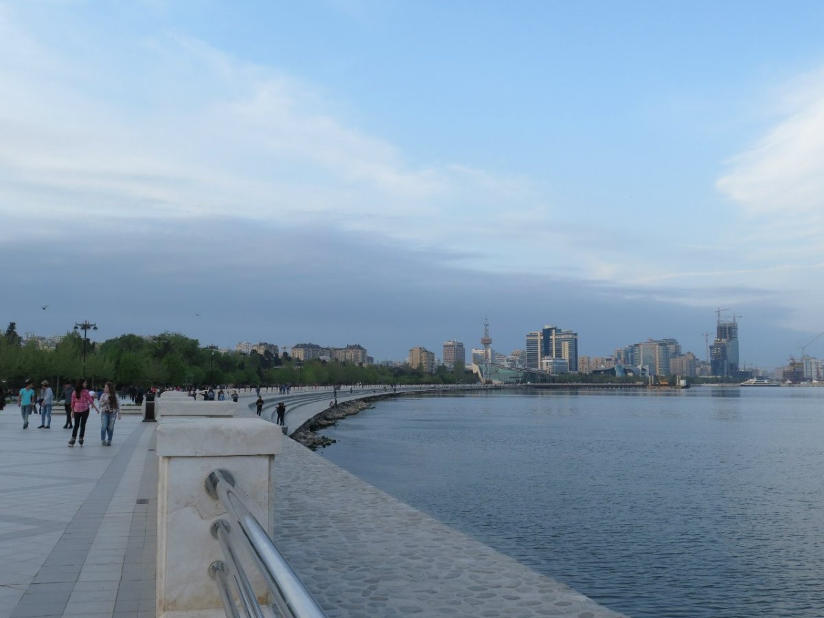 Баку бульвар Каспийское море