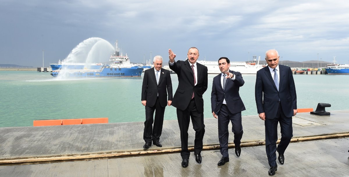 Морской порт Баку