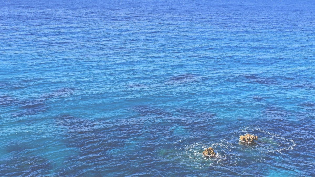 Водная гладь моря