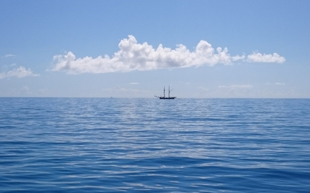 Линия горизонта на море