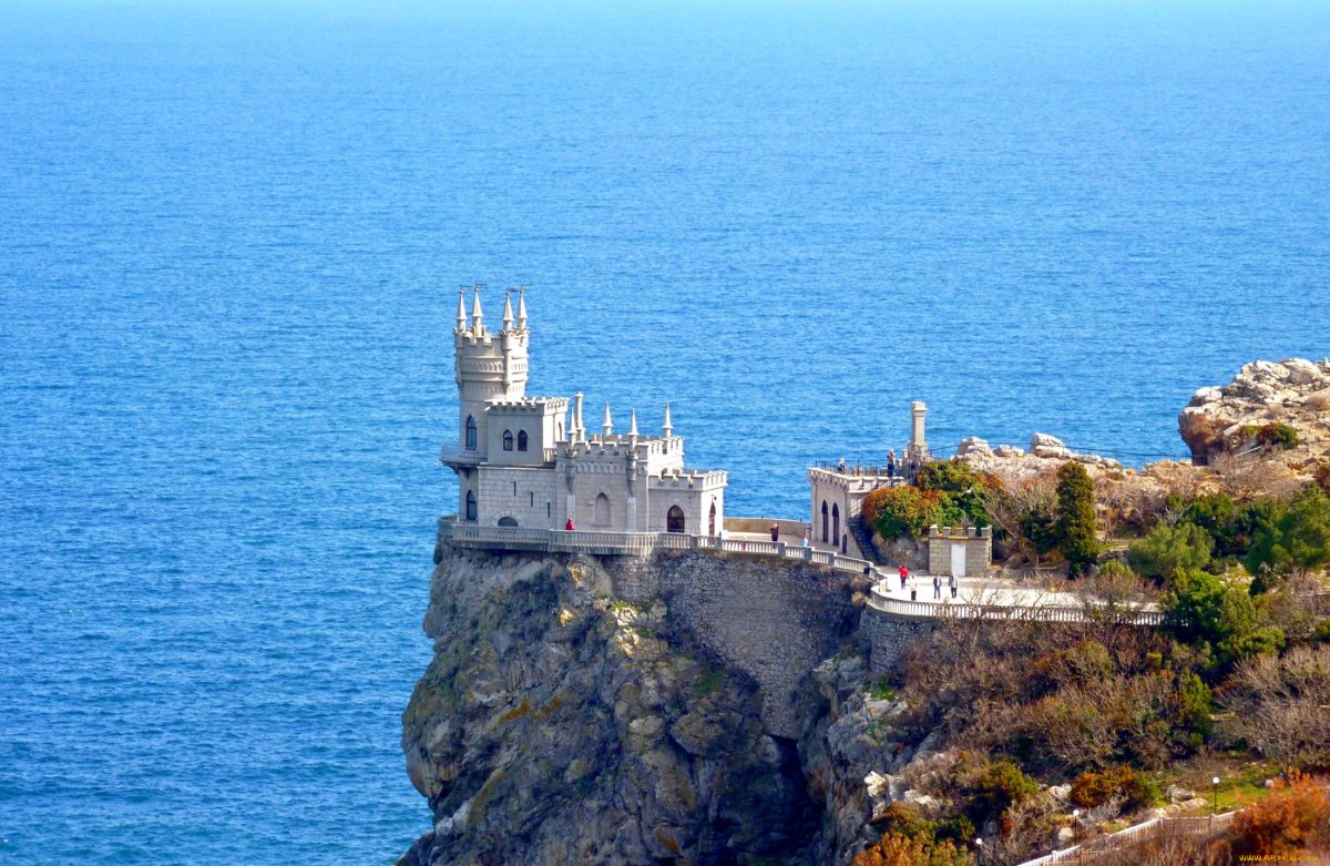 Ласточкино гнездо с моря