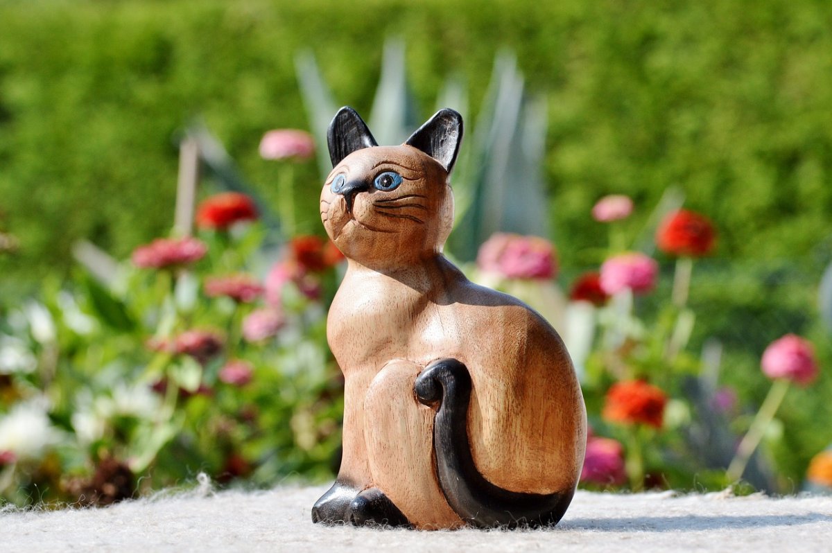 Кошка из дерева
