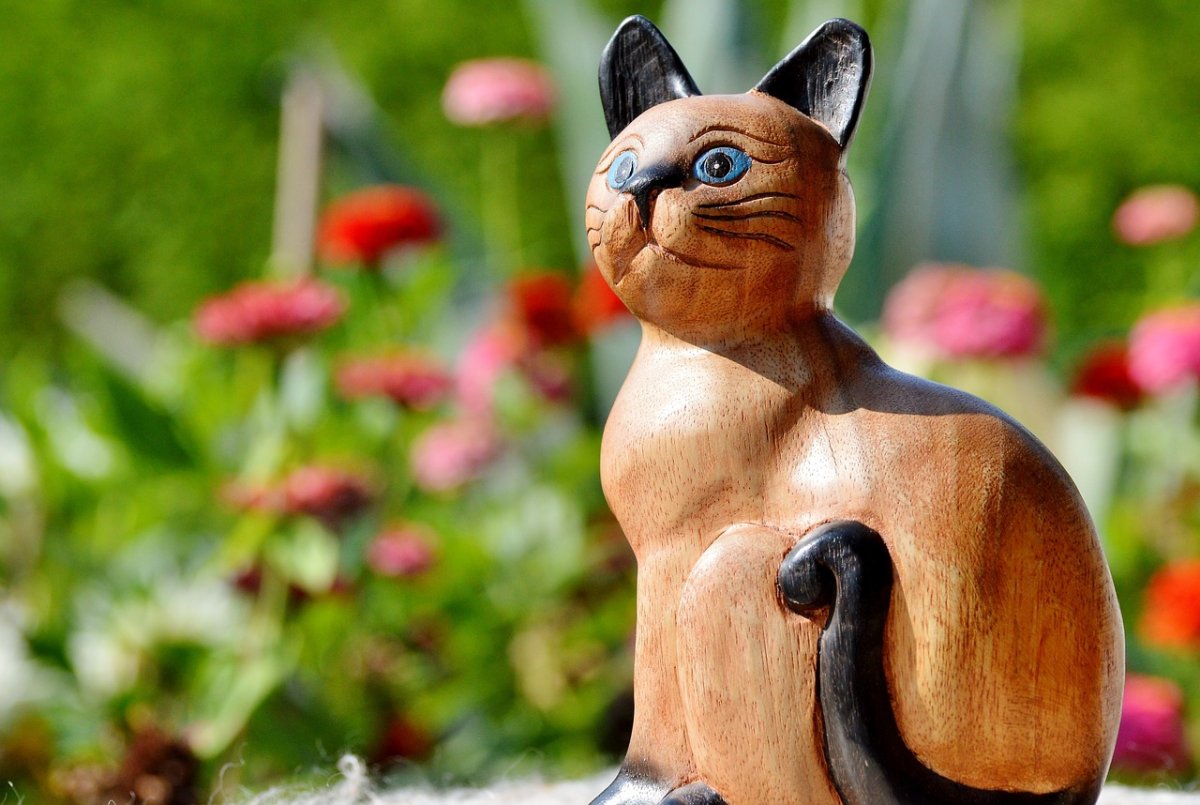 Кошка из дерева