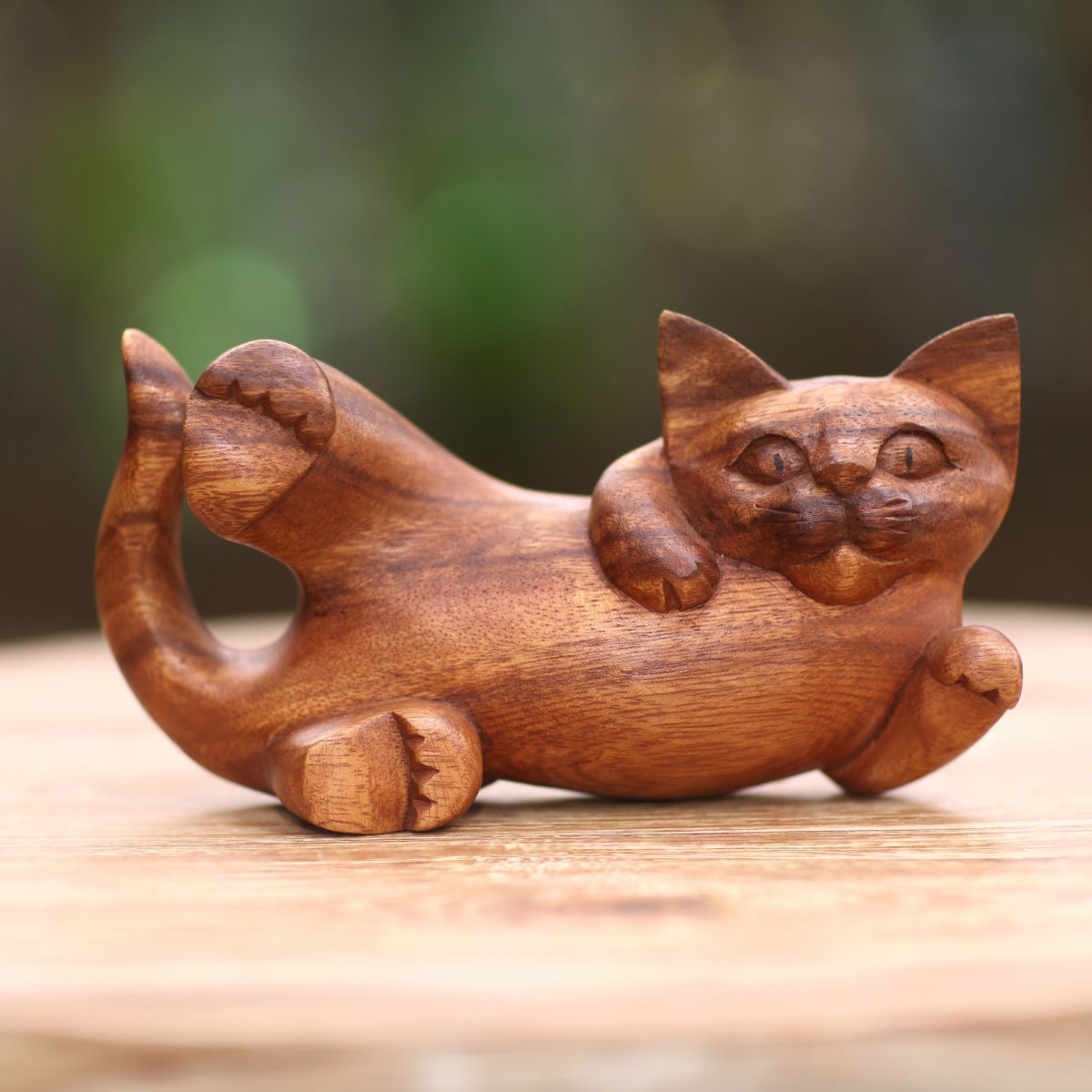 Резные фигурки из дерева