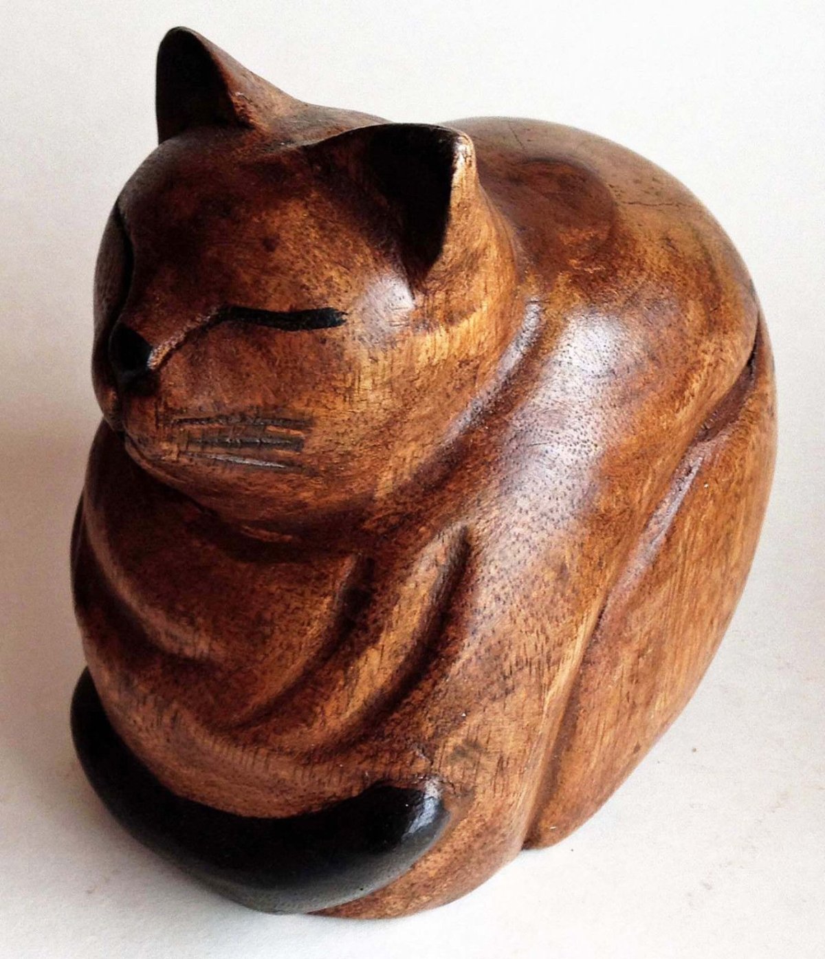 Выточить кота из дерева