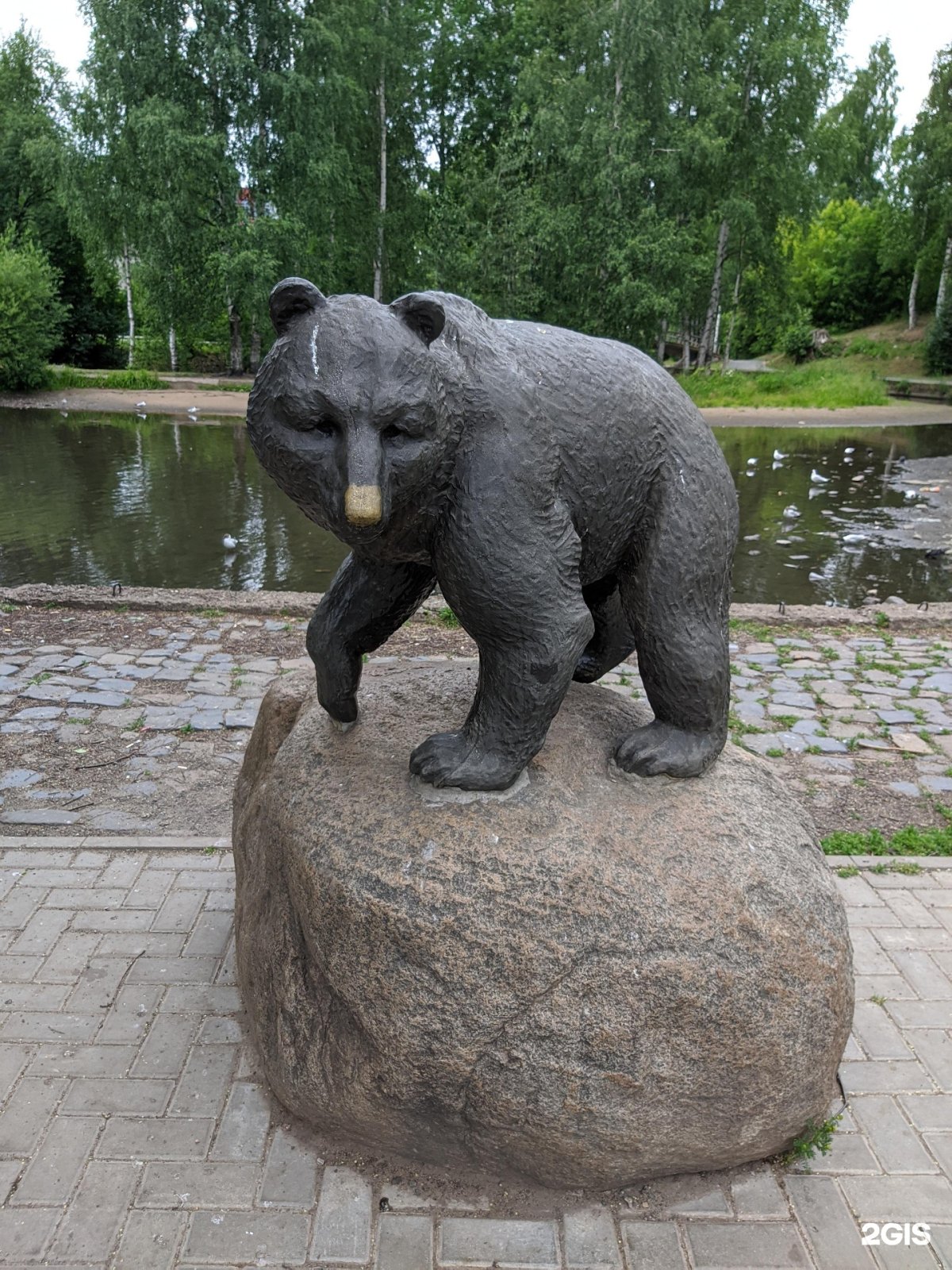 Статуя медведя в Петрозаводске