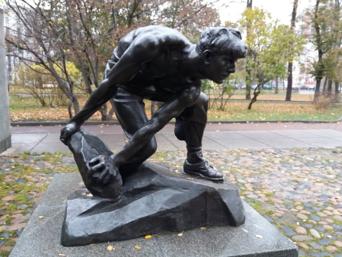 Иван Шадр булыжник оружие пролетариата